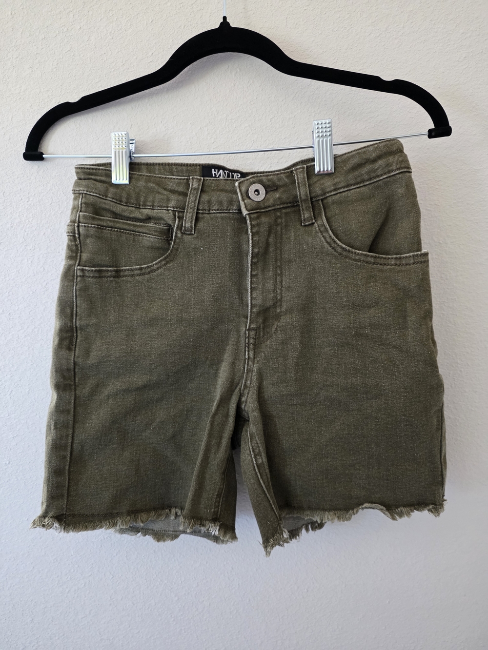 HandUp 5.5" Stretch Jort in army green.